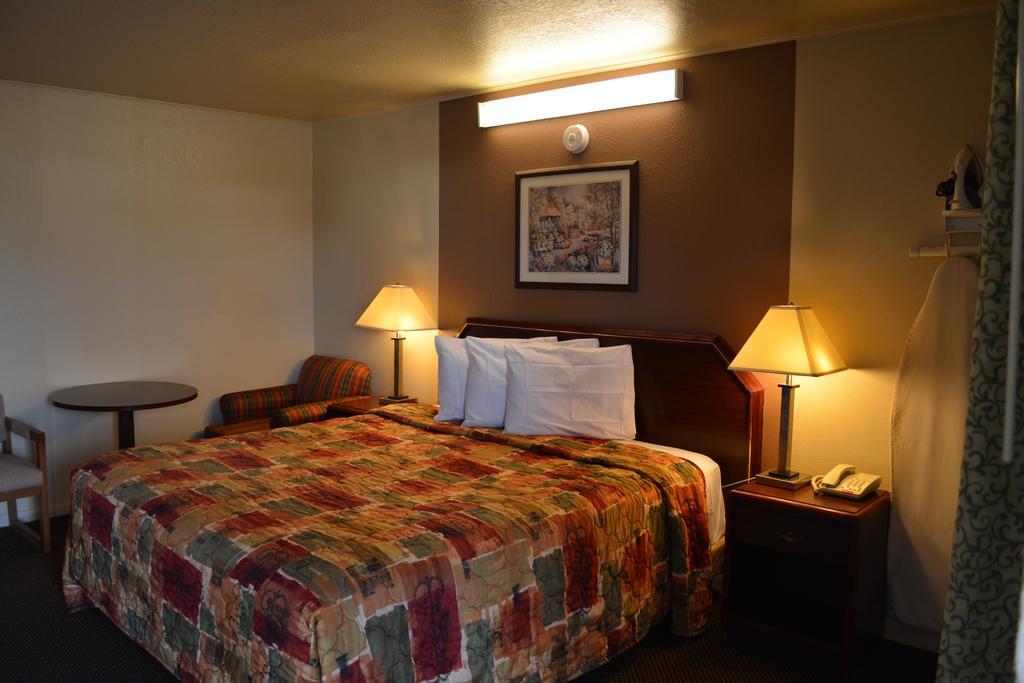 Great Western Inn Junction City Bagian luar foto