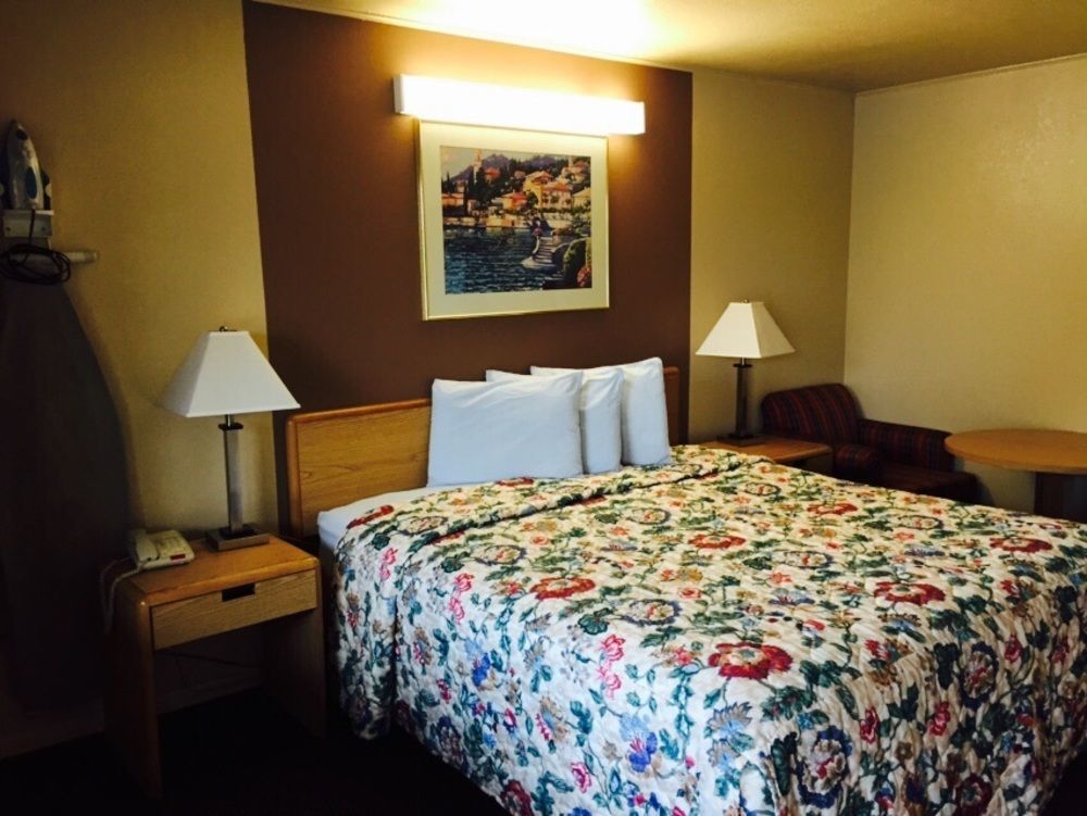 Great Western Inn Junction City Bagian luar foto