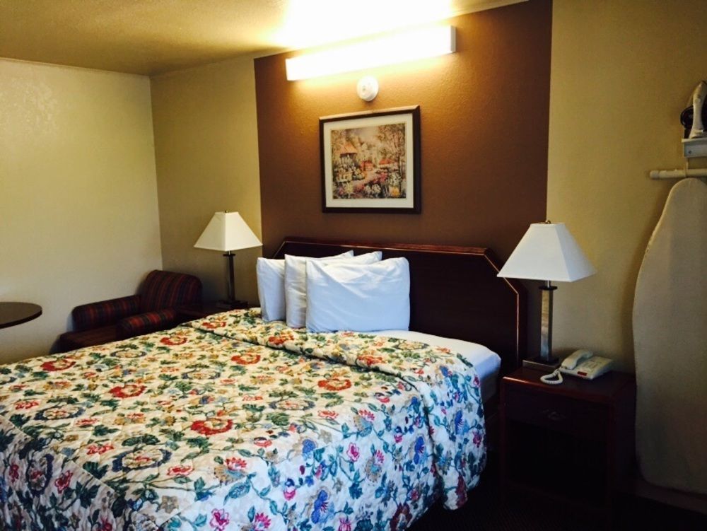 Great Western Inn Junction City Bagian luar foto